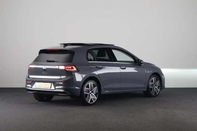 Volkswagen Golf (2025) thumbnail 4