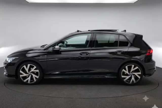 Volkswagen Golf (2022) thumbnail 3
