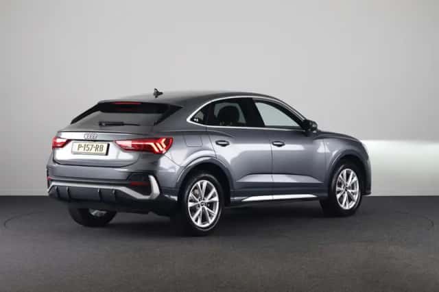 Audi Q3 (2022) thumbnail 3