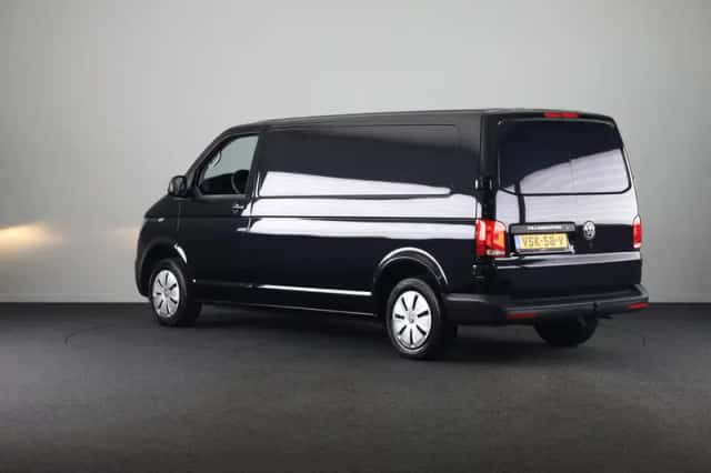 Volkswagen Transporter (2022) thumbnail 3