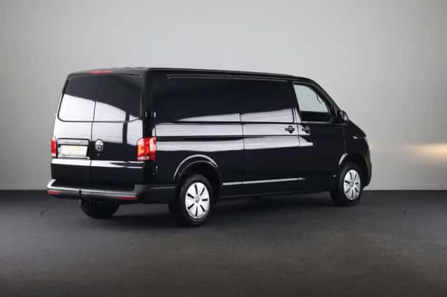 Volkswagen Transporter (2022) thumbnail 4