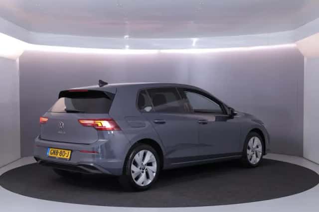 Volkswagen Golf (2024) thumbnail 4