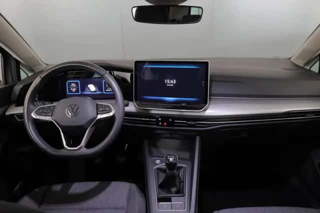 Volkswagen Golf (2024) thumbnail 6