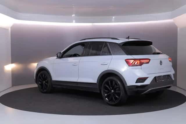 Volkswagen T-Roc (2021) thumbnail 3