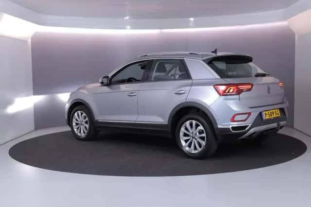 Volkswagen T-Roc (2022) thumbnail 3