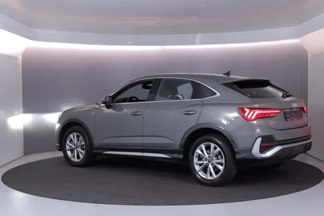 Audi Q3 (2022) thumbnail 3
