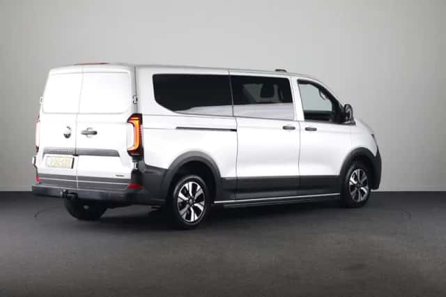 Volkswagen Transporter (2024) thumbnail 4