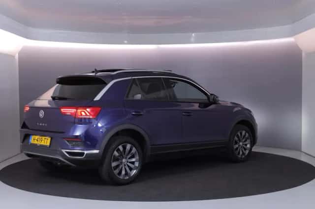 Volkswagen T-Roc (2020) thumbnail 3