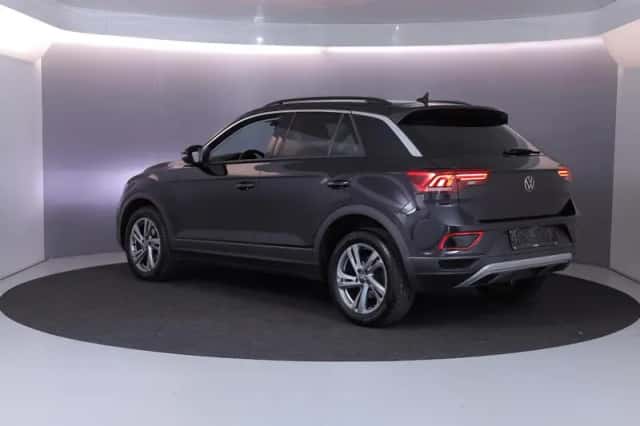 Volkswagen T-Roc (2022) thumbnail 3