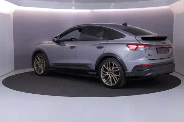 Audi Q4 (2021) thumbnail 3