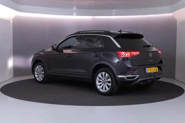 Volkswagen T-Roc (2022) thumbnail 3