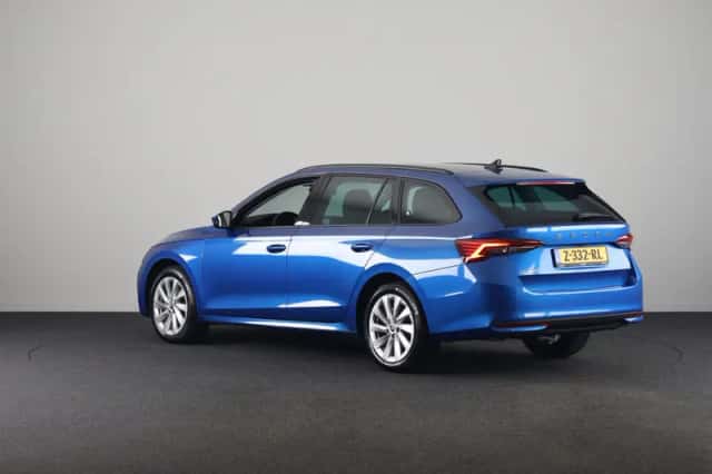 Škoda Octavia (2024) thumbnail 3