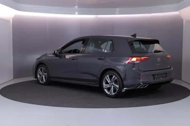 Volkswagen Golf (2024) thumbnail 3