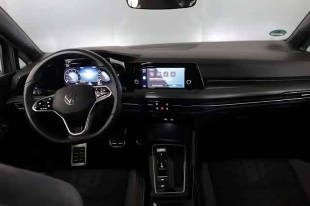 Volkswagen Golf (2024) thumbnail 6