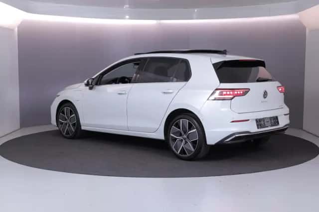 Volkswagen Golf (2025) thumbnail 3