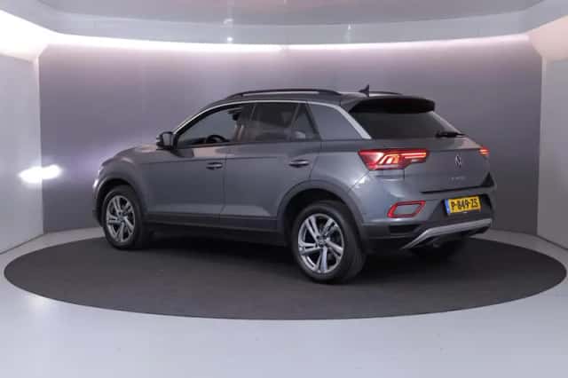 Volkswagen T-Roc (2022) thumbnail 3