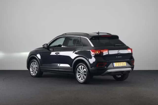 Volkswagen T-Roc (2023) thumbnail 3