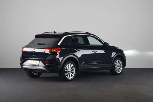 Volkswagen T-Roc (2023) thumbnail 4