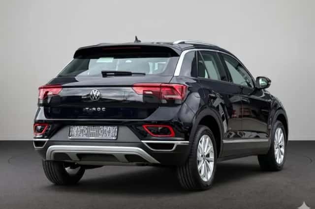 Volkswagen T-Roc (2023) thumbnail 3