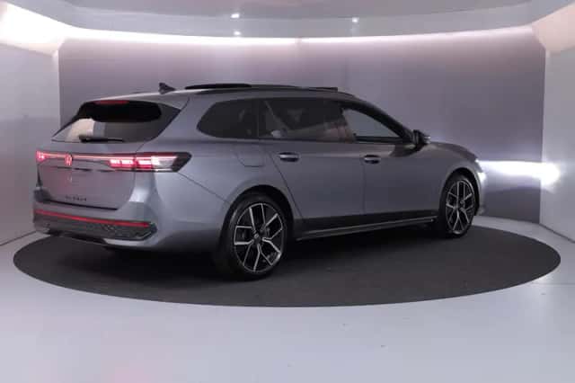 Volkswagen Passat (2025) thumbnail 4