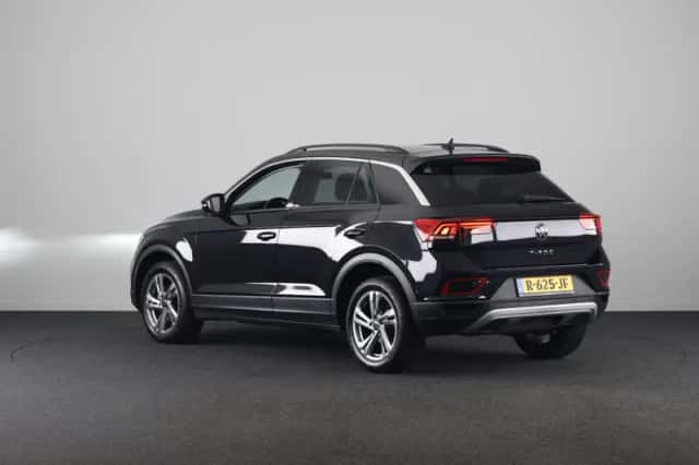 Volkswagen T-Roc (2022) thumbnail 3