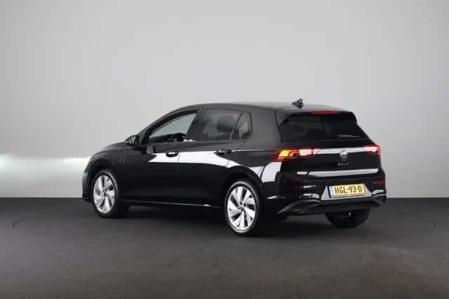 Volkswagen Golf (2025) thumbnail 2