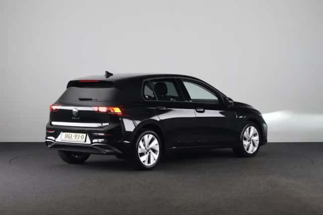 Volkswagen Golf (2025) thumbnail 3