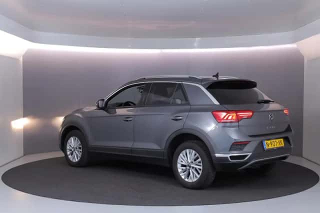 Volkswagen T-Roc (2022) thumbnail 2