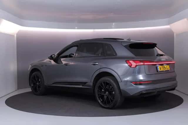 Audi e-tron (2022) thumbnail 4