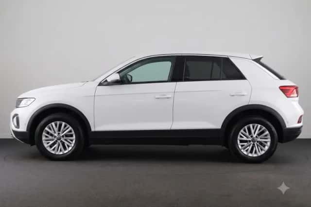 Volkswagen T-Roc (2023) thumbnail 2