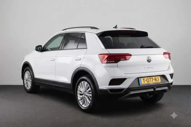 Volkswagen T-Roc (2023) thumbnail 3
