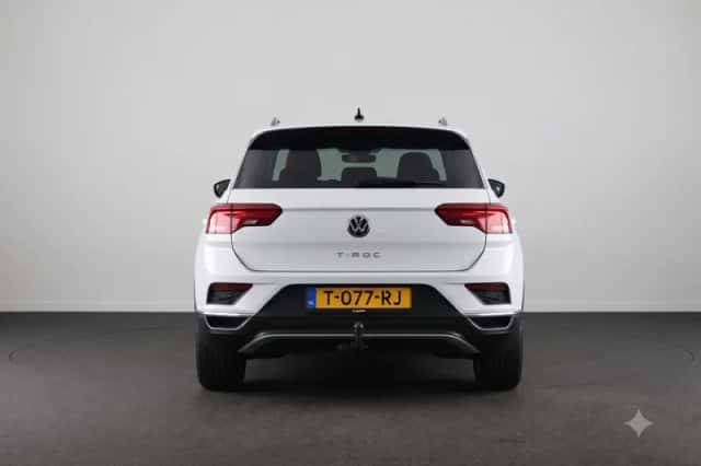 Volkswagen T-Roc (2023) thumbnail 4