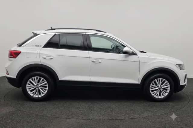 Volkswagen T-Roc (2023) thumbnail 6