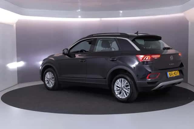 Volkswagen T-Roc (2022) thumbnail 3