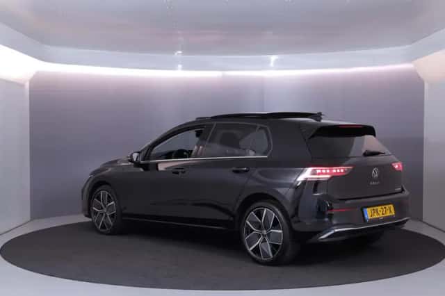 Volkswagen Golf (2025) thumbnail 3