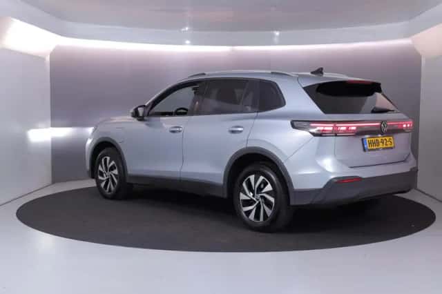 Volkswagen Tiguan (2025) thumbnail 3