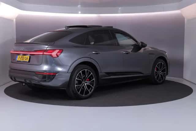 Audi Q8 (2023) thumbnail 5