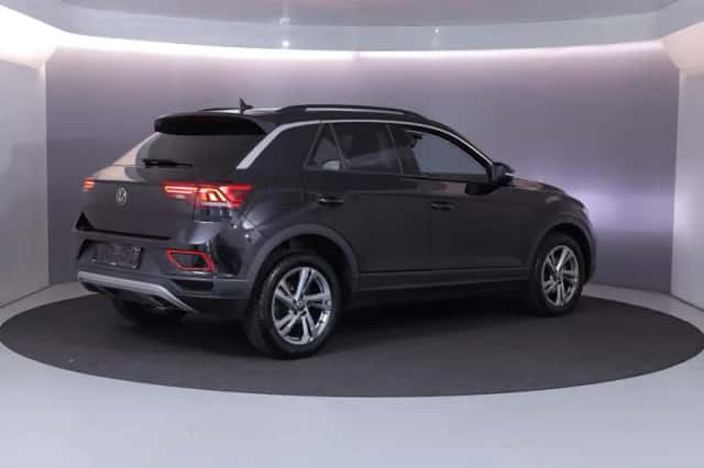 Volkswagen T-Roc (2022) thumbnail 4