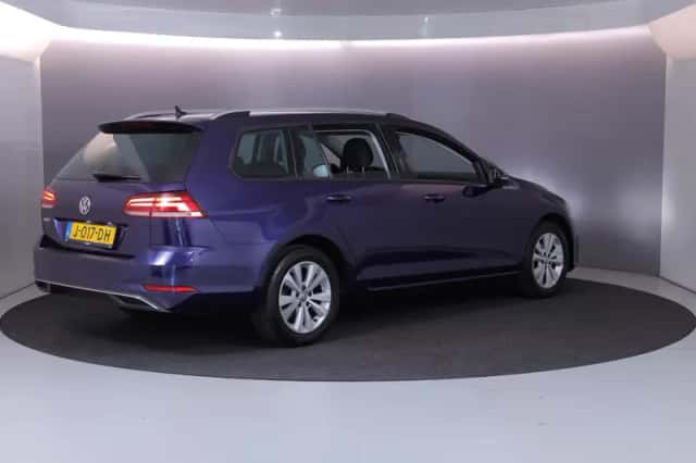 Volkswagen Golf (2020) thumbnail 4