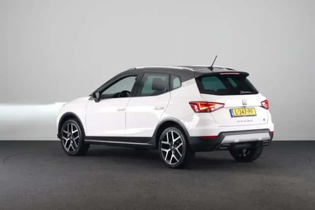 SEAT Arona (2021) thumbnail 3