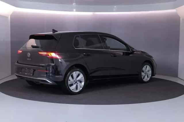 Volkswagen Golf (2025) thumbnail 4