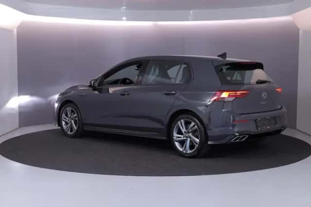 Volkswagen Golf (2024) thumbnail 3