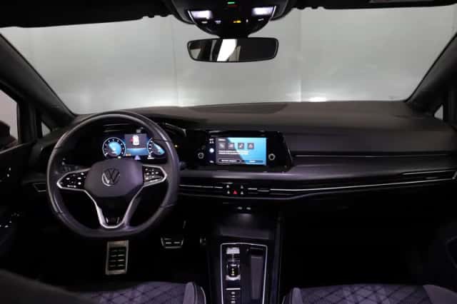 Volkswagen Golf (2024) thumbnail 6