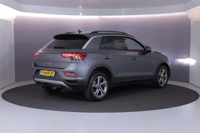 Volkswagen T-Roc (2022) thumbnail 4