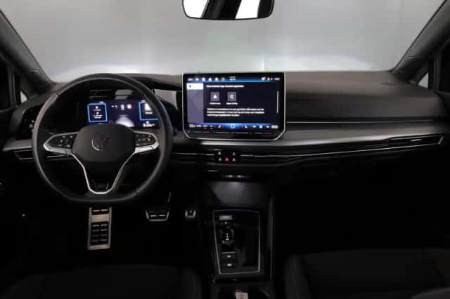 Volkswagen Golf (2024) thumbnail 5