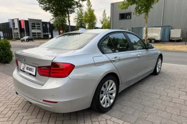 BMW 3-Serie (2013) thumbnail 6