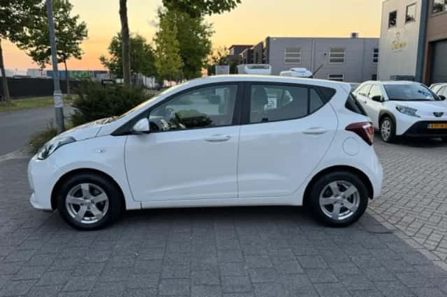 Hyundai i10 (2017) thumbnail 2