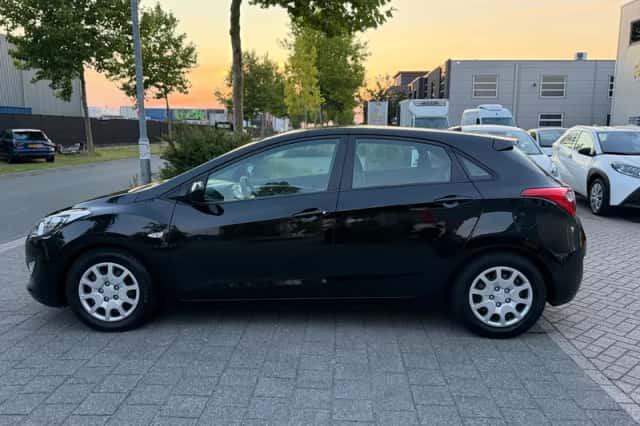 Hyundai i30 (2014) thumbnail 2