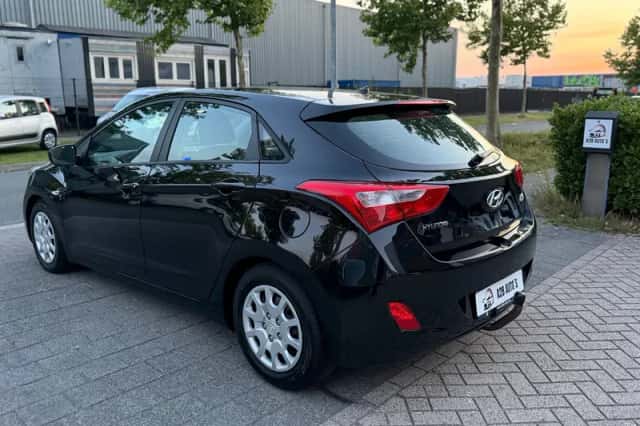 Hyundai i30 (2014) thumbnail 3