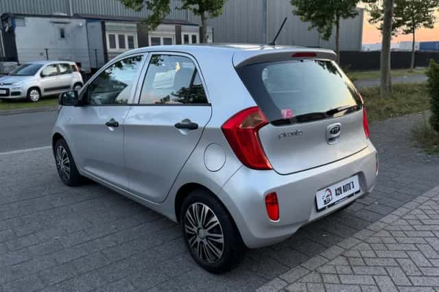 Kia Picanto (2011) thumbnail 3